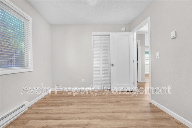 Building Photo - 4909 SE 71st Ave