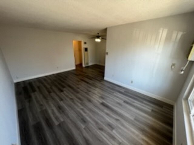 Building Photo - 1336 N Kenmore Ave