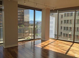 Building Photo - Gorgeous 2 Bedroom Condo with Fantastic Vi...