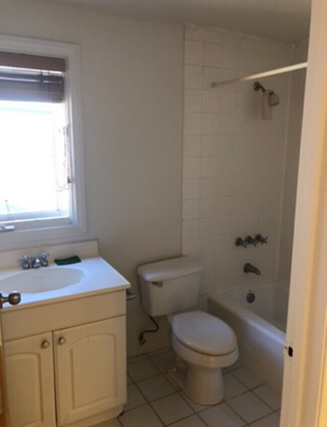 Building Photo - 2777 Coldwater Canyon Dr