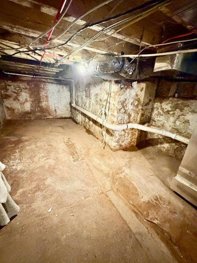 Building Photo - 2814 Helen St