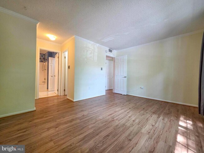 Building Photo - 7758 New Providence Dr