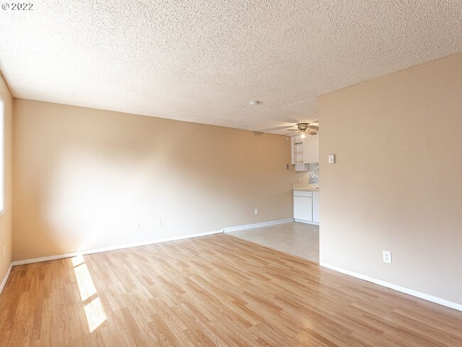 Building Photo - Bright Interior with Generous Bedroom Spac...