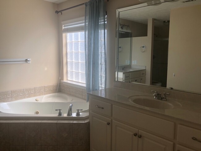 Building Photo - Spacious Home on a Beautiful Lot in a Quiet Neighborhood! *SPECIAL: 1/2 OFF 1st Month + Military ...