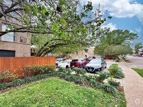 Building Photo - Bright and Spacious 1-Bedroom Condo in an ...