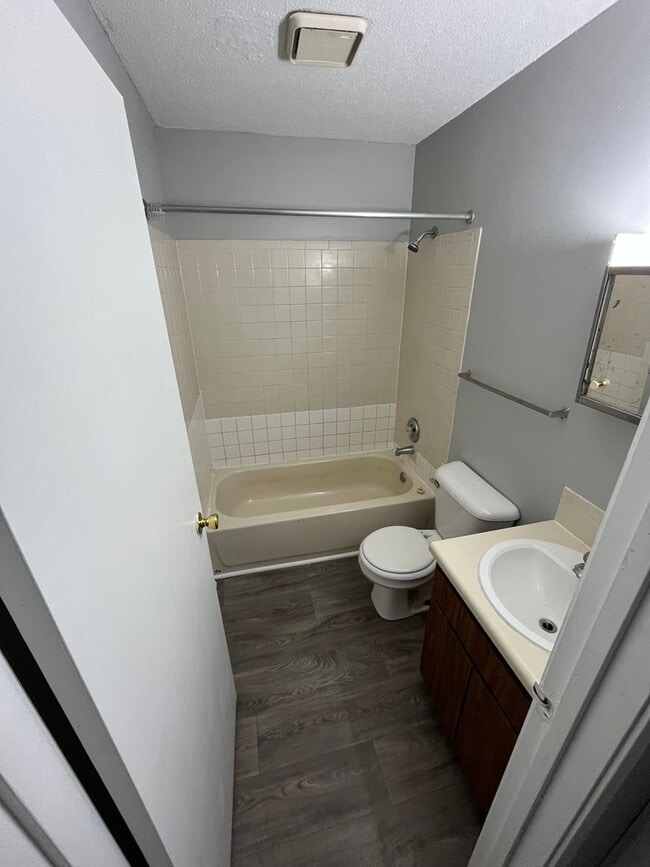 Building Photo - 2 Bedroom Apartment in Butler!!!