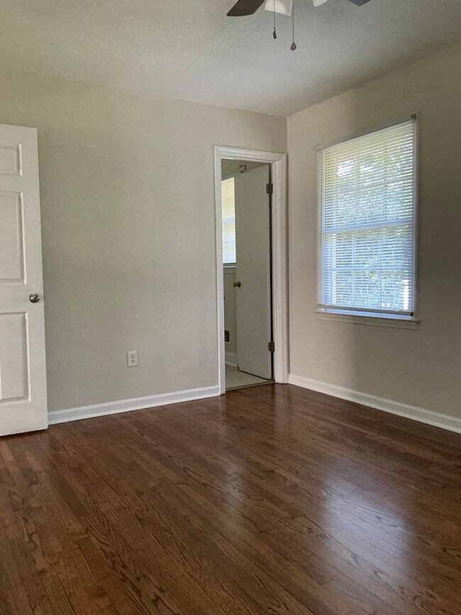 Building Photo - 3 BR/ 2 BA Close to Downtown Watkinsville & Wire Park!