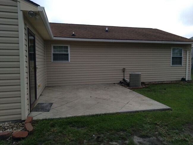 Building Photo - 307 Kyle Dr