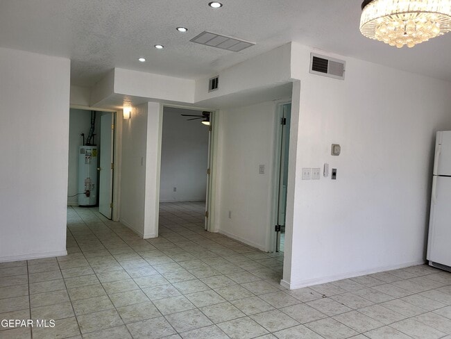 Building Photo - 806 Cortijo Dr