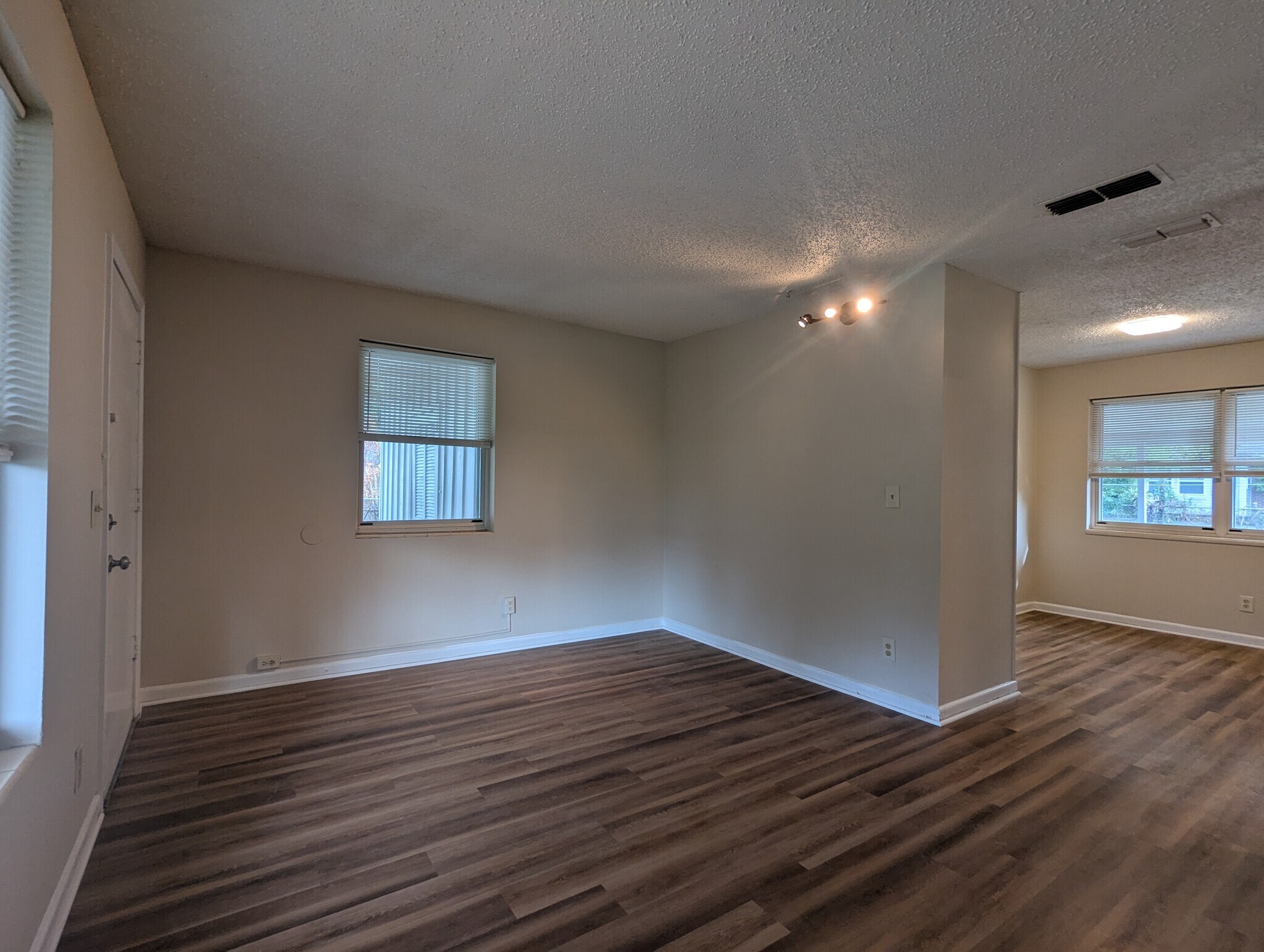 Building Photo - 6522 Bartholf Ave