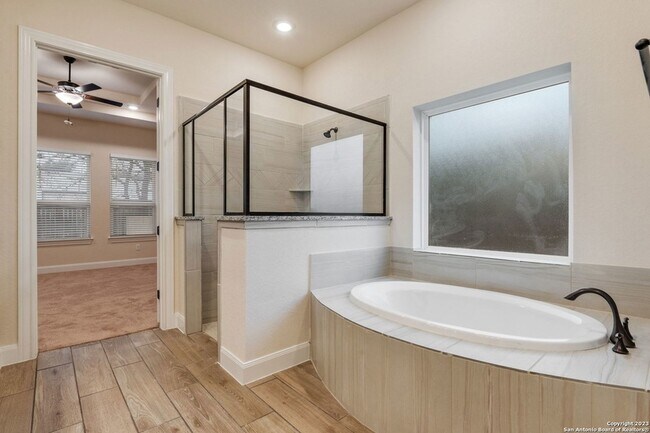 Building Photo - 514 Carriage House