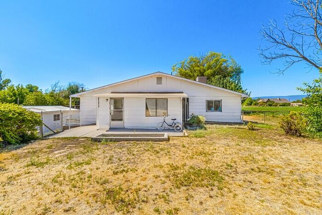 Building Photo - Budget-Friendly Rental with Plenty of Space