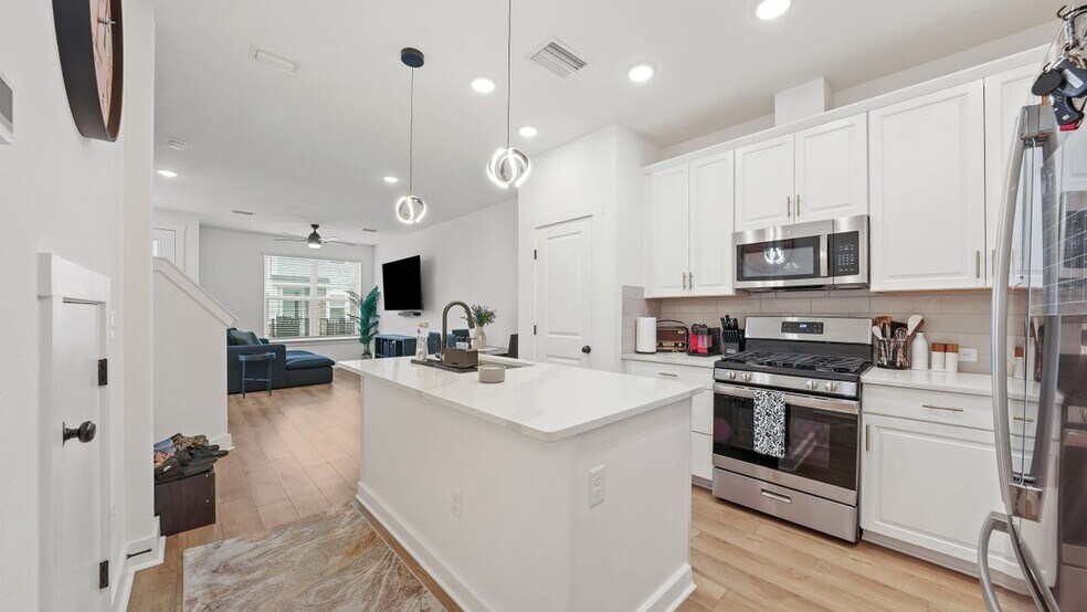 Building Photo - 11103 Quantum Ct