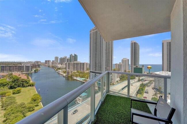 Building Photo - 2600 E Hallandale Beach Blvd