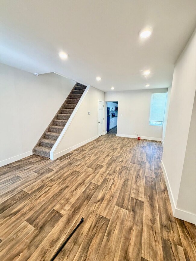Building Photo - Pet-Friendly 3-Bedroom Home with Central A/C, In-Unit Laundry