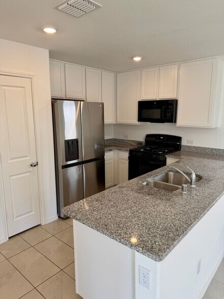 Building Photo - 9001 Thrasher Trl