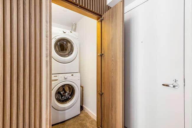 Building Photo - 151 SE 1st St