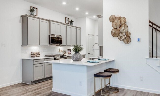 Building Photo - 9113 La Pau Ln