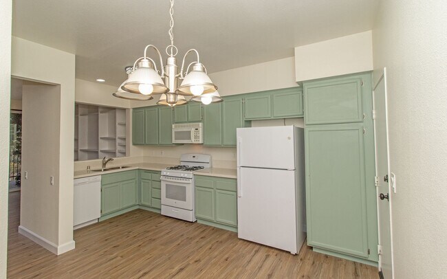 Building Photo - Home in the Community of Del Mar Highlands!