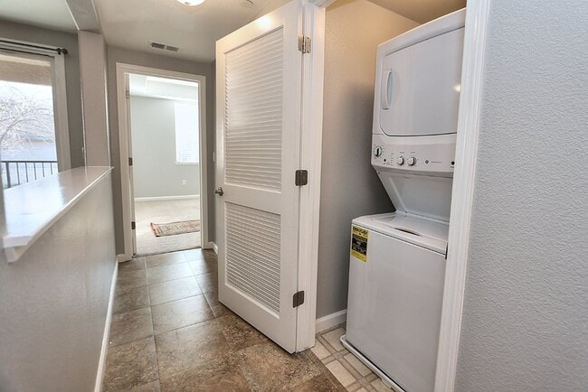 Building Photo - Beautiful Condo in Gated Community for Rent!