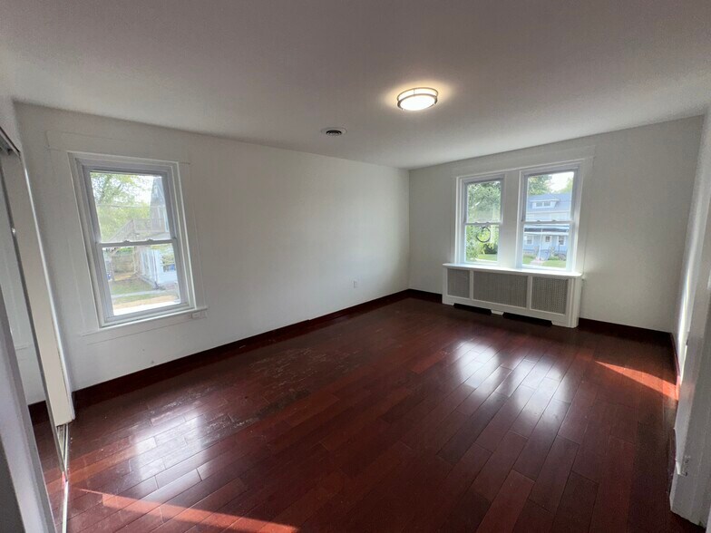 Master bedroom - 1602 Philadelphia Pike