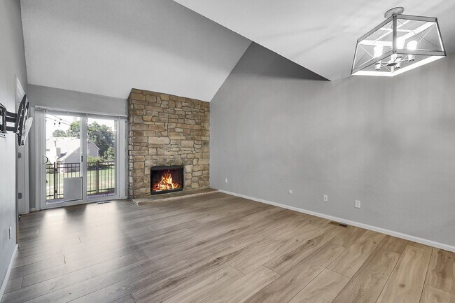 Building Photo - $2,400 - 3 Bed, 2.5 Bath Townhome with Fin...