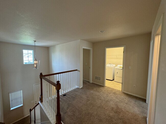 Building Photo - Well maintained Home with 4 bedrooms 3 baths in Erie