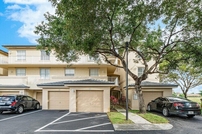 Building Photo - 2040 Greenview Shores Blvd