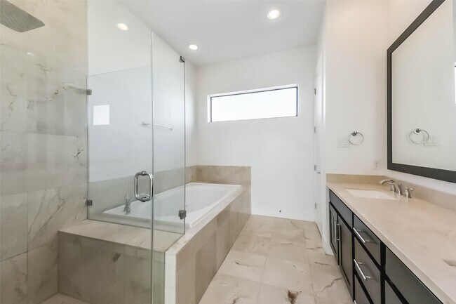 Building Photo - 1810 Thompson St