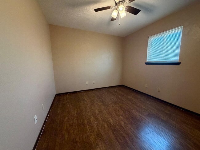 Building Photo - 226 Cherry St