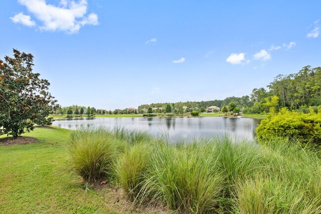 Building Photo - "Charming Estancia Luxury 3-Bed home in We...