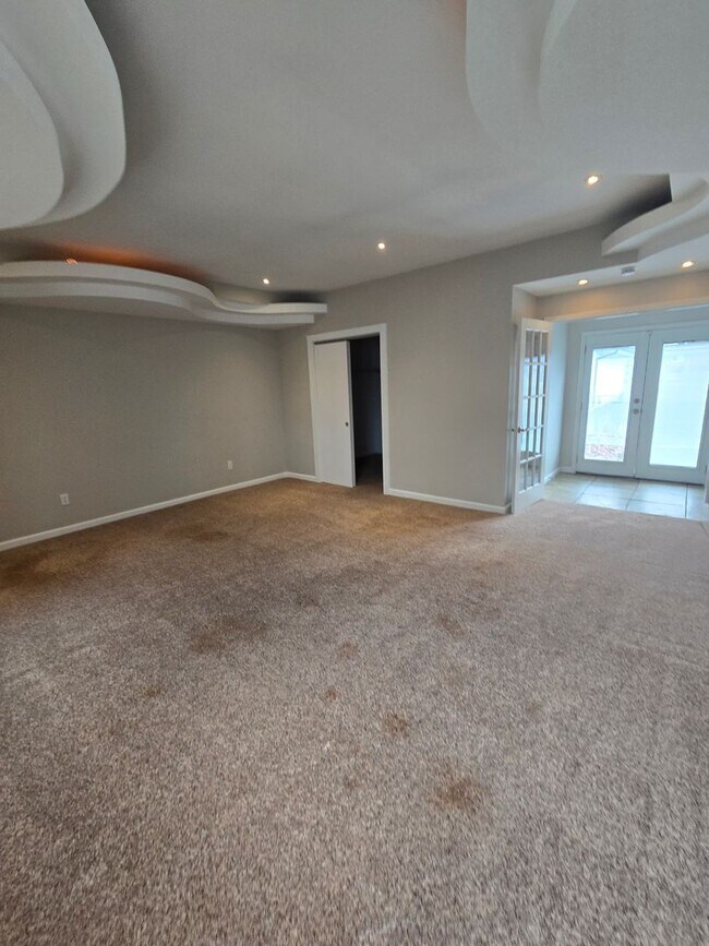 Building Photo - Southport Three Bedroom Home Near US 31 & Stop 12 Rd