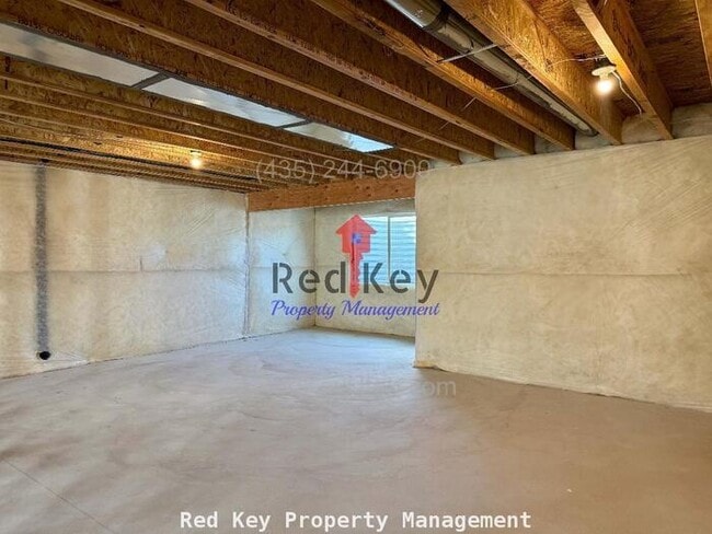 Building Photo - 600 N Duplex NEW
