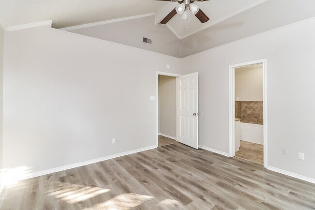 Building Photo - 1609 Willow Park Dr