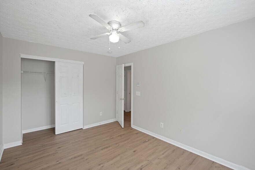Building Photo - 415 Silver Spring St