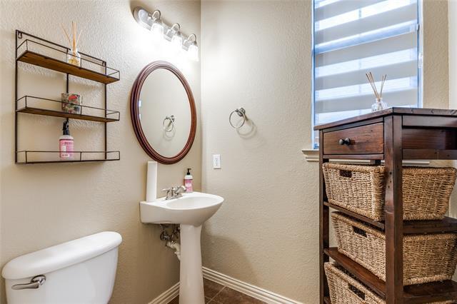 Building Photo - 11091 Apple Valley Dr