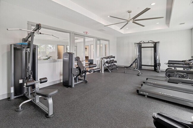 Building Photo - 4915 1st Ave E