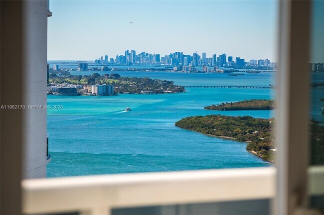 Building Photo - 15901 Collins Ave