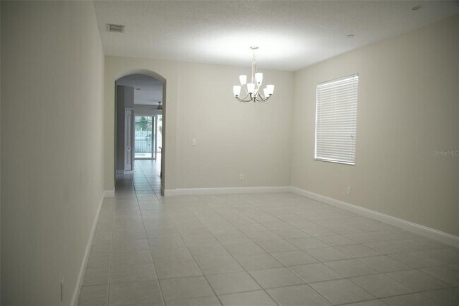 Building Photo - 4943 Solimartin Dr
