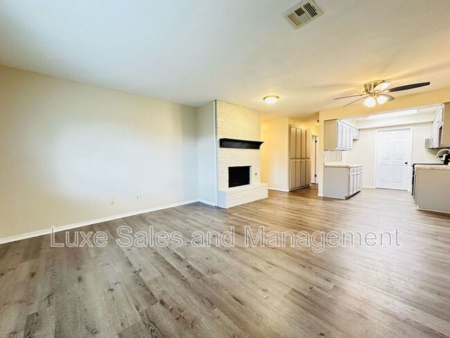 Building Photo - 522 Peppertree Ln