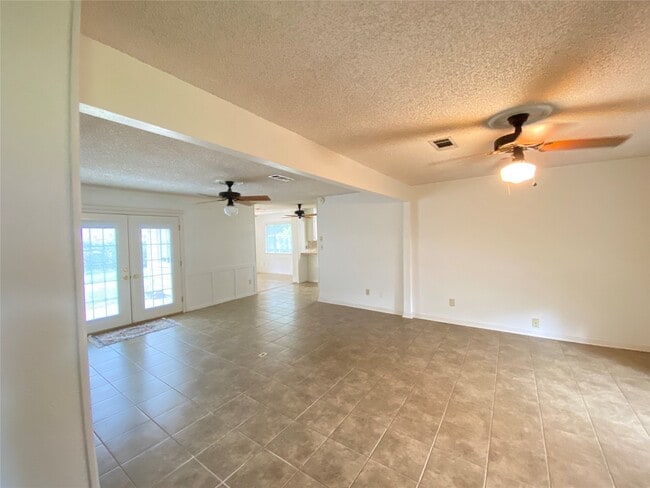 Building Photo - 2233 Ripple Creek Dr