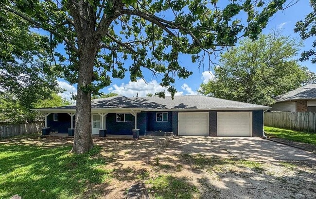 Primary Photo - 3 Bed 2 Bath 2 Car Garage in Strafford MO