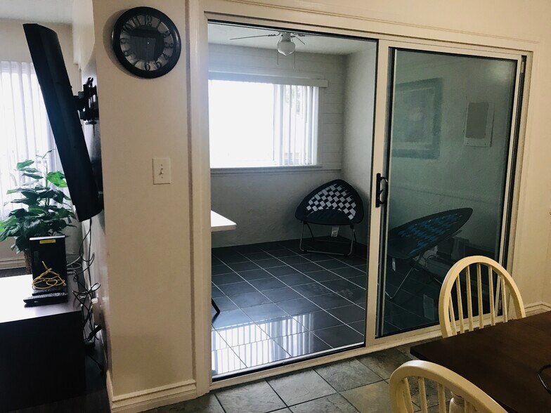 Enclosed patio- bonus room - 324 E Spruce Ave