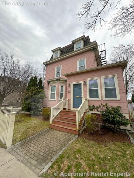 Building Photo - 40 Chester St