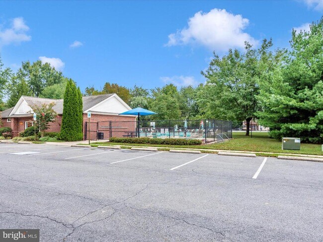 Building Photo - 2501 Coach House Way
