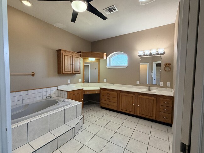 Building Photo - 5372 Wagon Trail