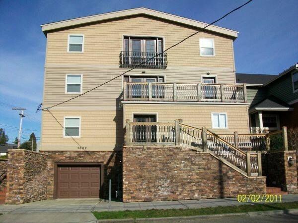 Building Photo - 3608 NE 44th St