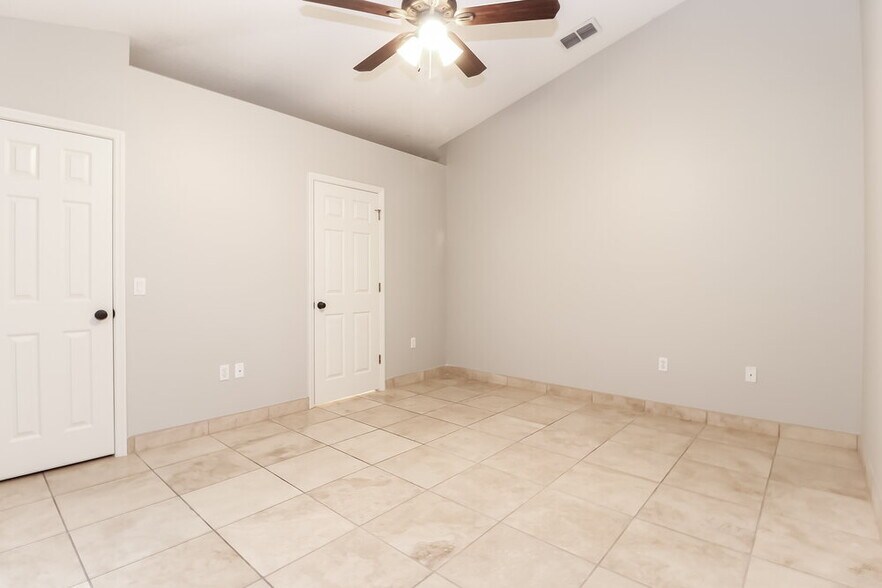 Building Photo - 1932 Peridot Cir