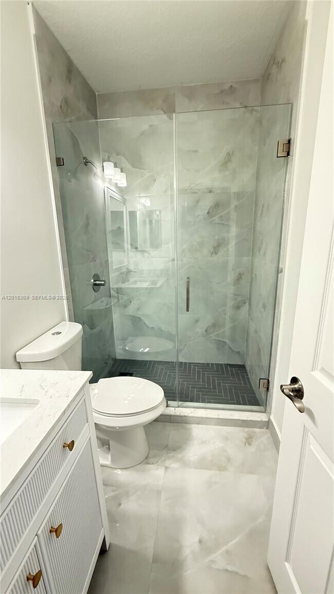 Building Photo - 5090 SW 136th Ave