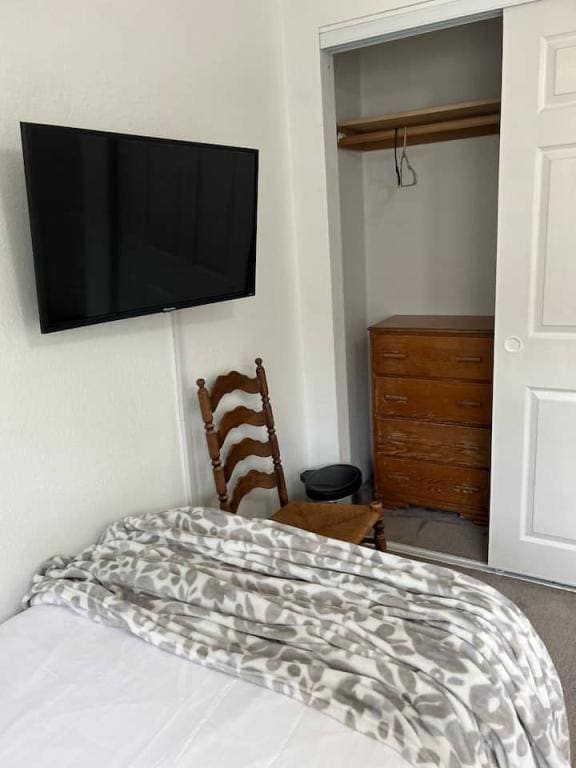 Building Photo - 563 Primrose Dr